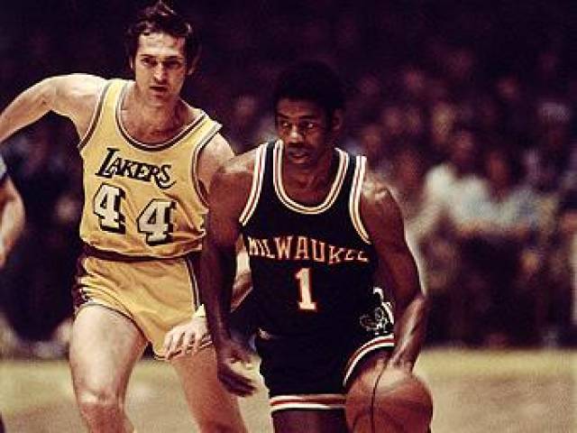 也突显了他 也突显了他